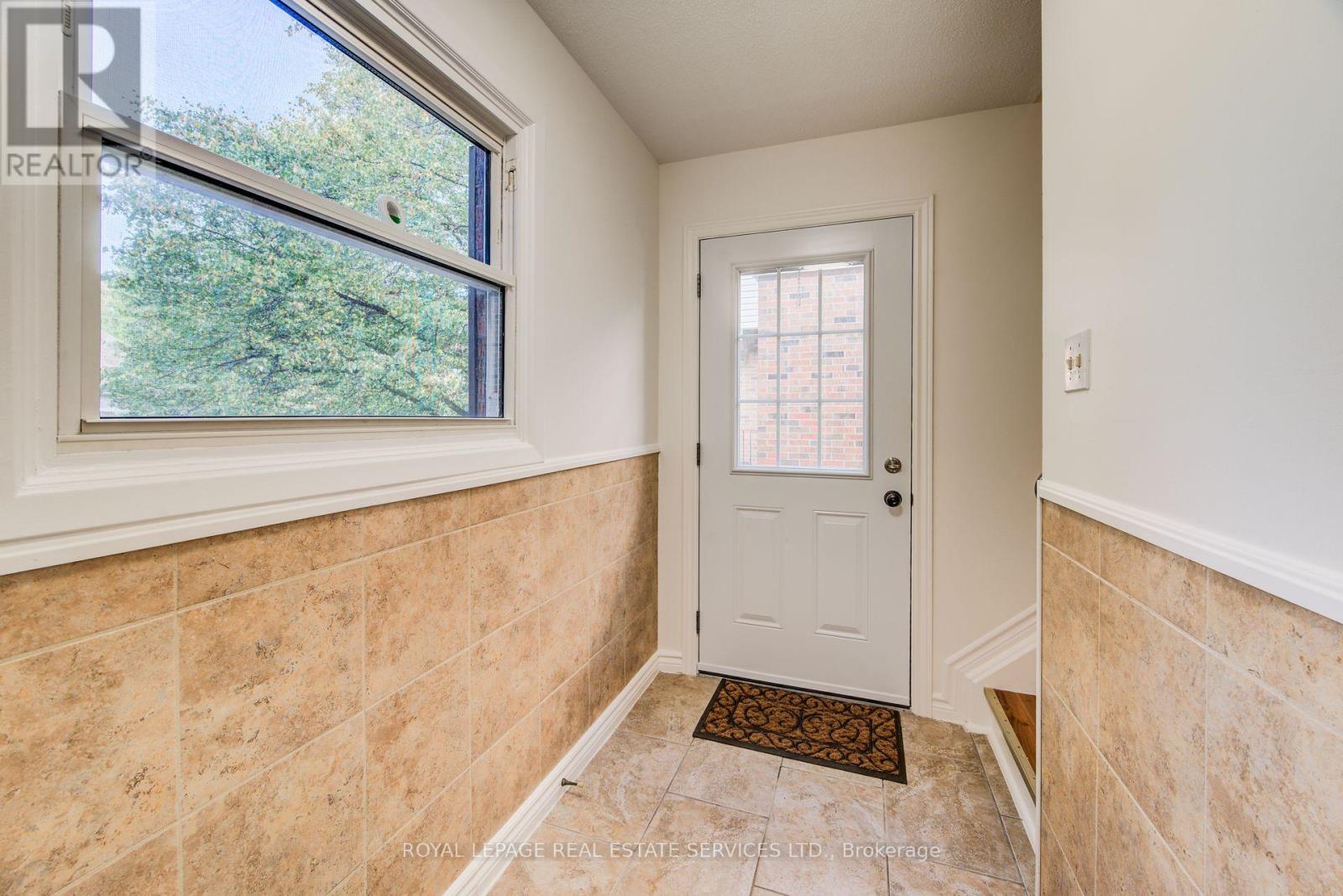 104 Mcdougall Road, Waterloo, Ontario  N2L 5C5 - Photo 5 - X12425450