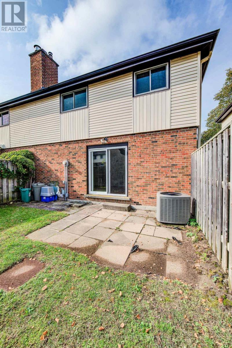 104 Mcdougall Road, Waterloo, Ontario  N2L 5C5 - Photo 34 - X12425450