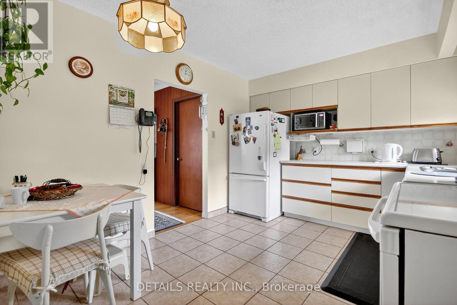 101 Hilliard Avenue, Ottawa, Ontario  K2E 6C5 - Photo 10 - X12430349