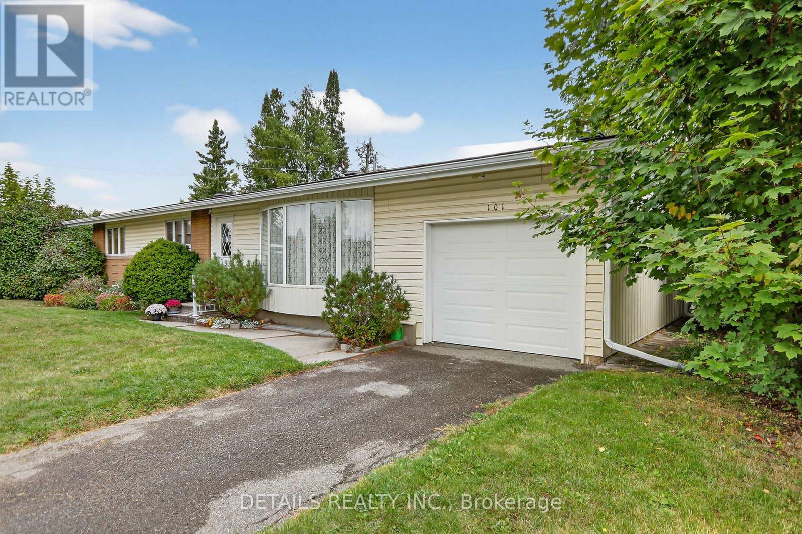 101 Hilliard Avenue, Ottawa, Ontario  K2E 6C5 - Photo 2 - X12430349