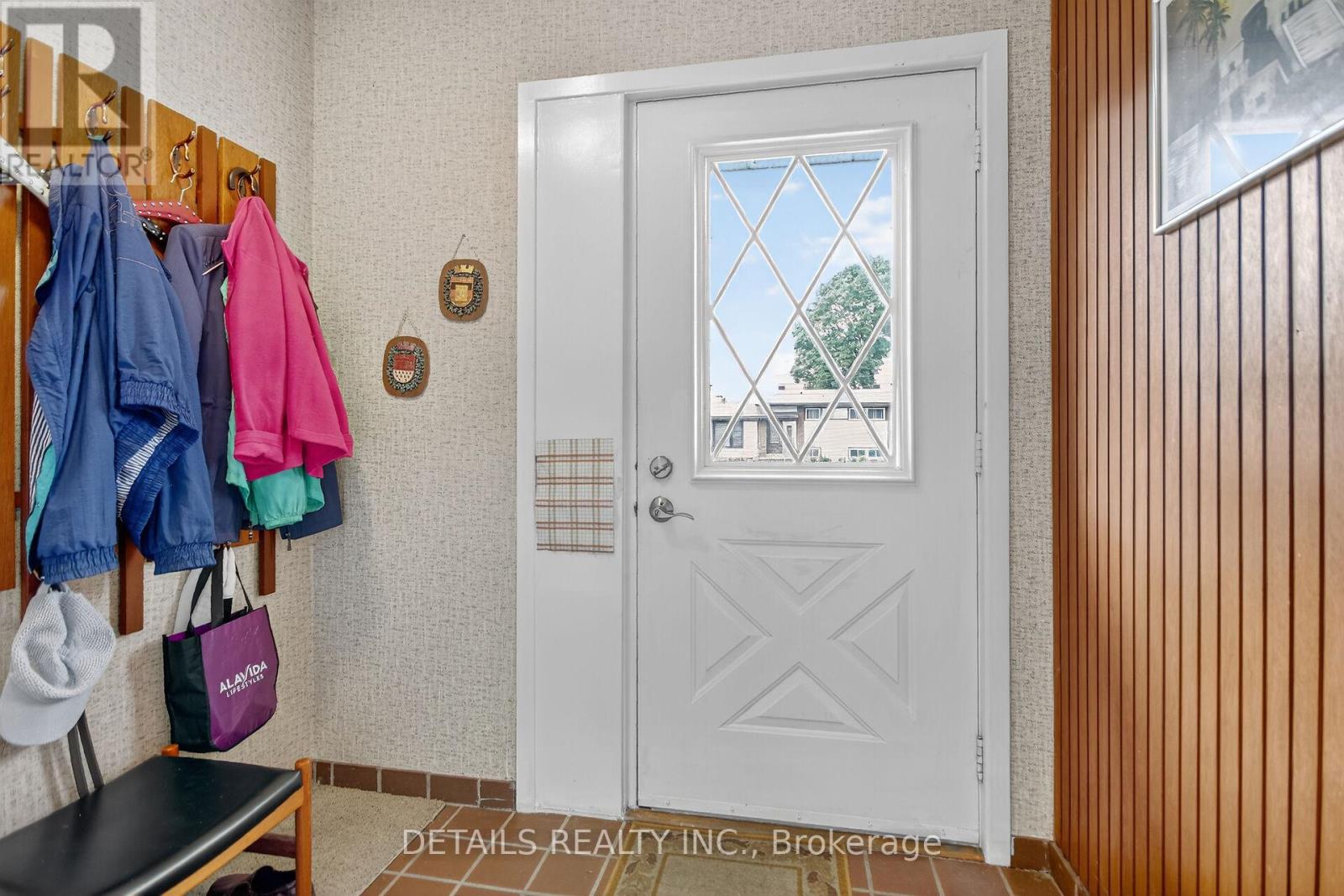 101 Hilliard Avenue, Ottawa, Ontario  K2E 6C5 - Photo 3 - X12430349