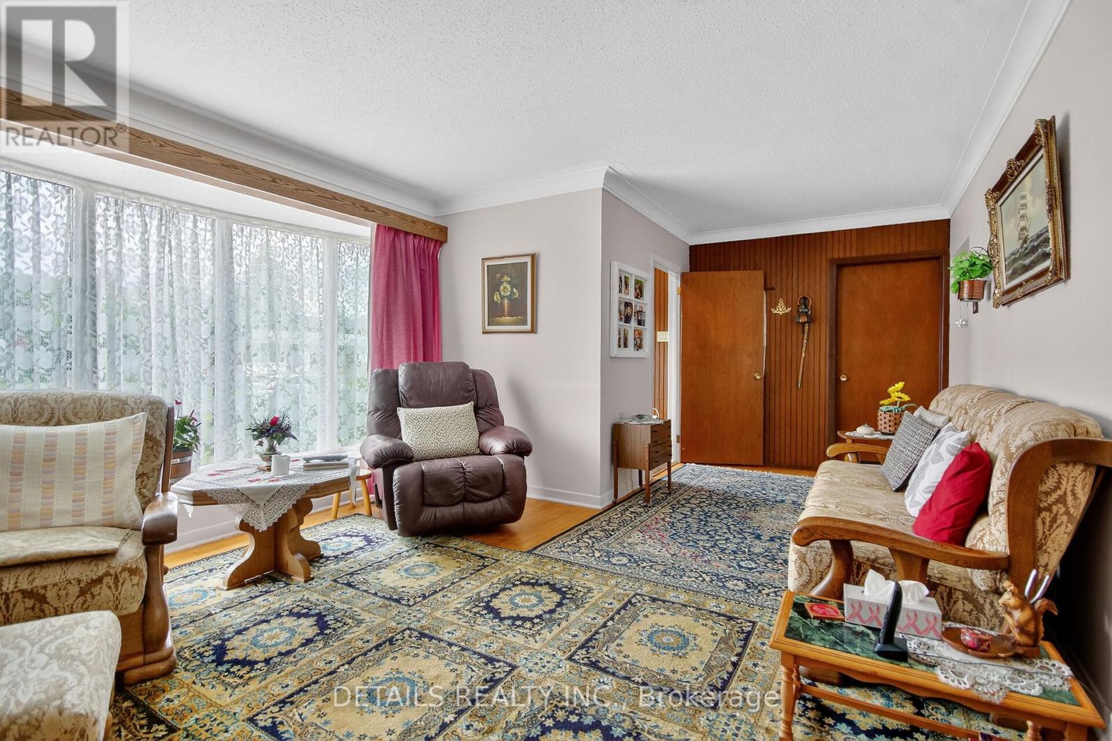 101 Hilliard Avenue, Ottawa, Ontario  K2E 6C5 - Photo 5 - X12430349