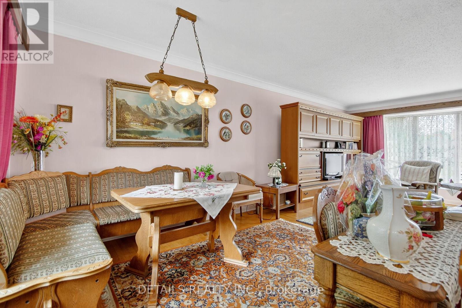 101 Hilliard Avenue, Ottawa, Ontario  K2E 6C5 - Photo 9 - X12430349