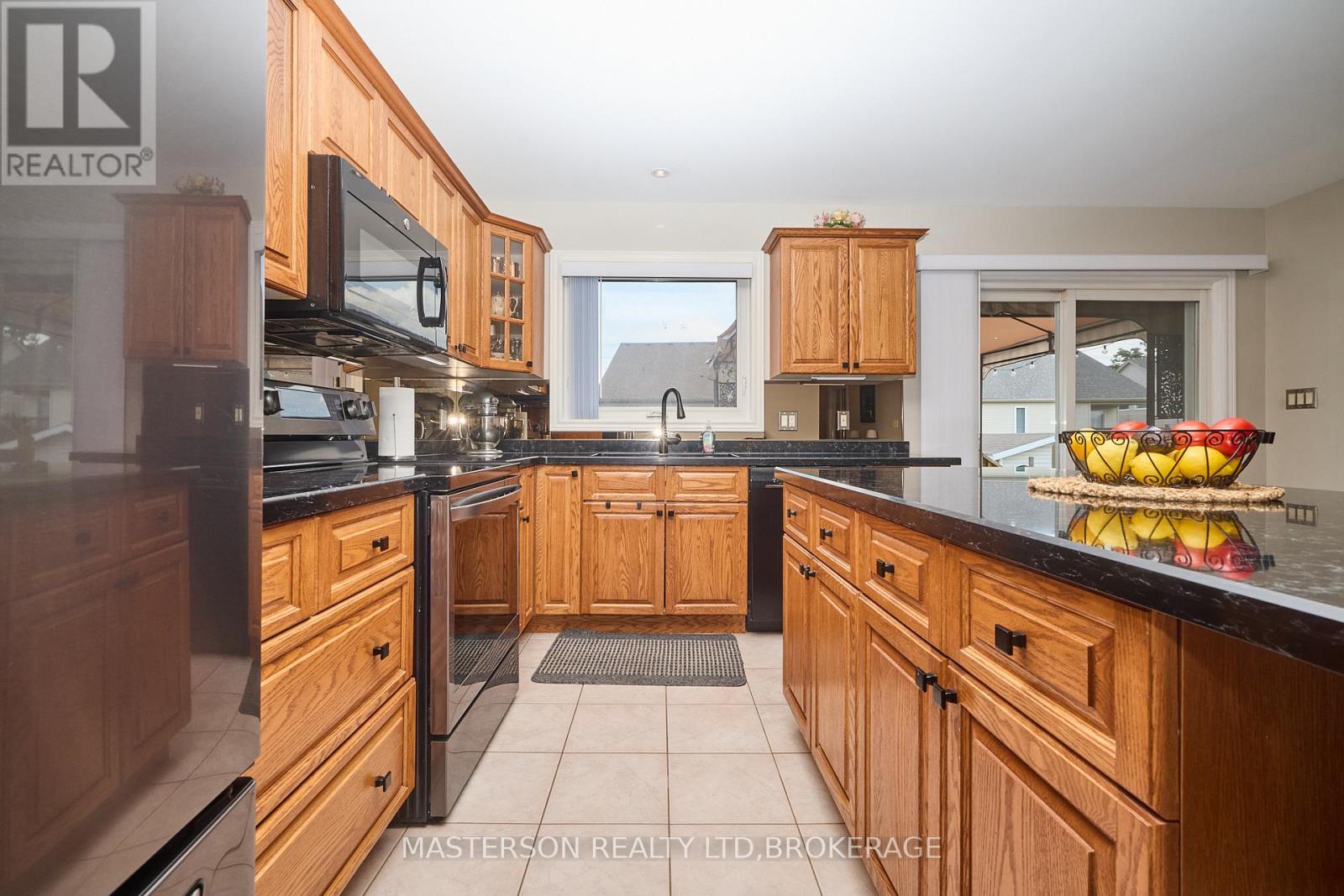 6906 Kelly Drive, Niagara Falls (Forestview), Ontario  L2H 3J7 - Photo 11 - X12430312