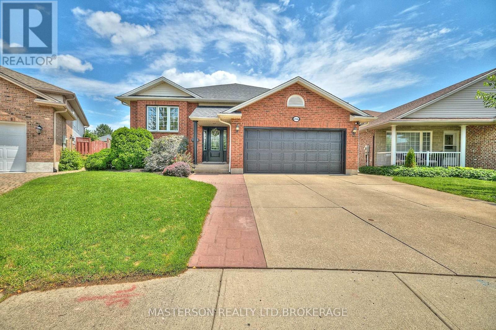 6906 Kelly Drive, Niagara Falls (Forestview), Ontario  L2H 3J7 - Photo 2 - X12430312