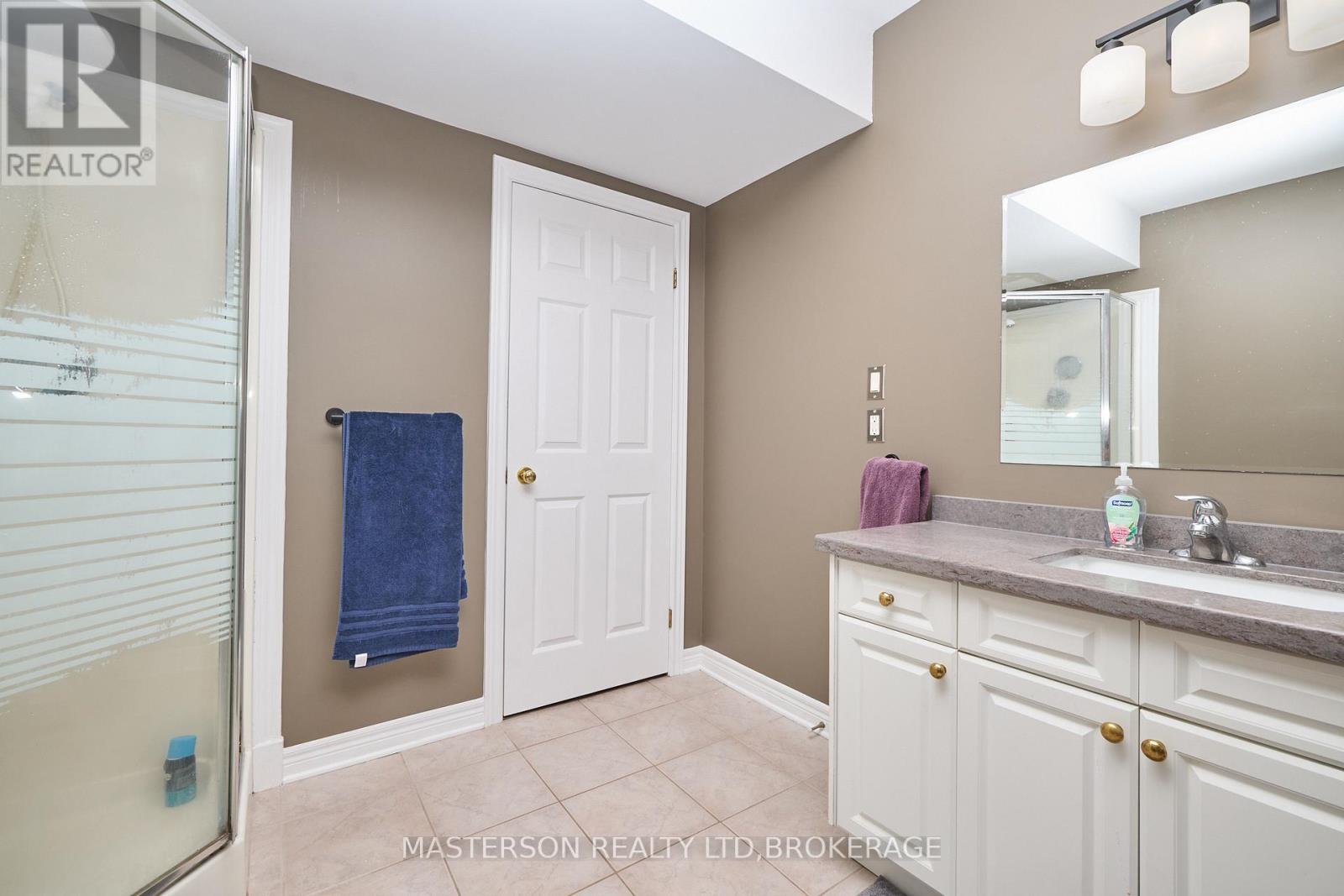 6906 Kelly Drive, Niagara Falls (Forestview), Ontario  L2H 3J7 - Photo 23 - X12430312