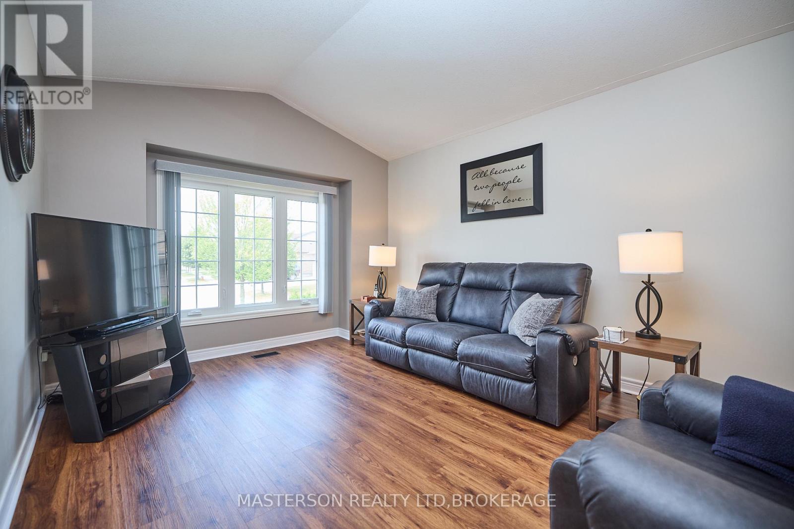 6906 Kelly Drive, Niagara Falls (Forestview), Ontario  L2H 3J7 - Photo 5 - X12430312