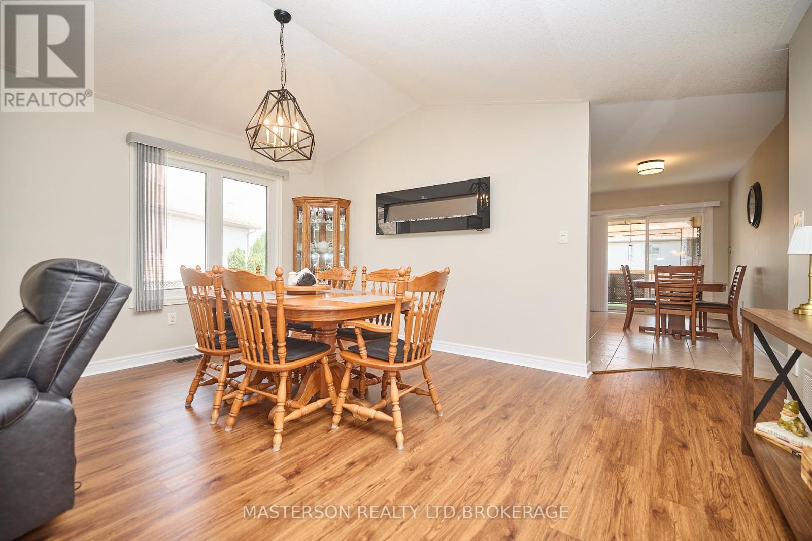 6906 Kelly Drive, Niagara Falls (Forestview), Ontario  L2H 3J7 - Photo 7 - X12430312