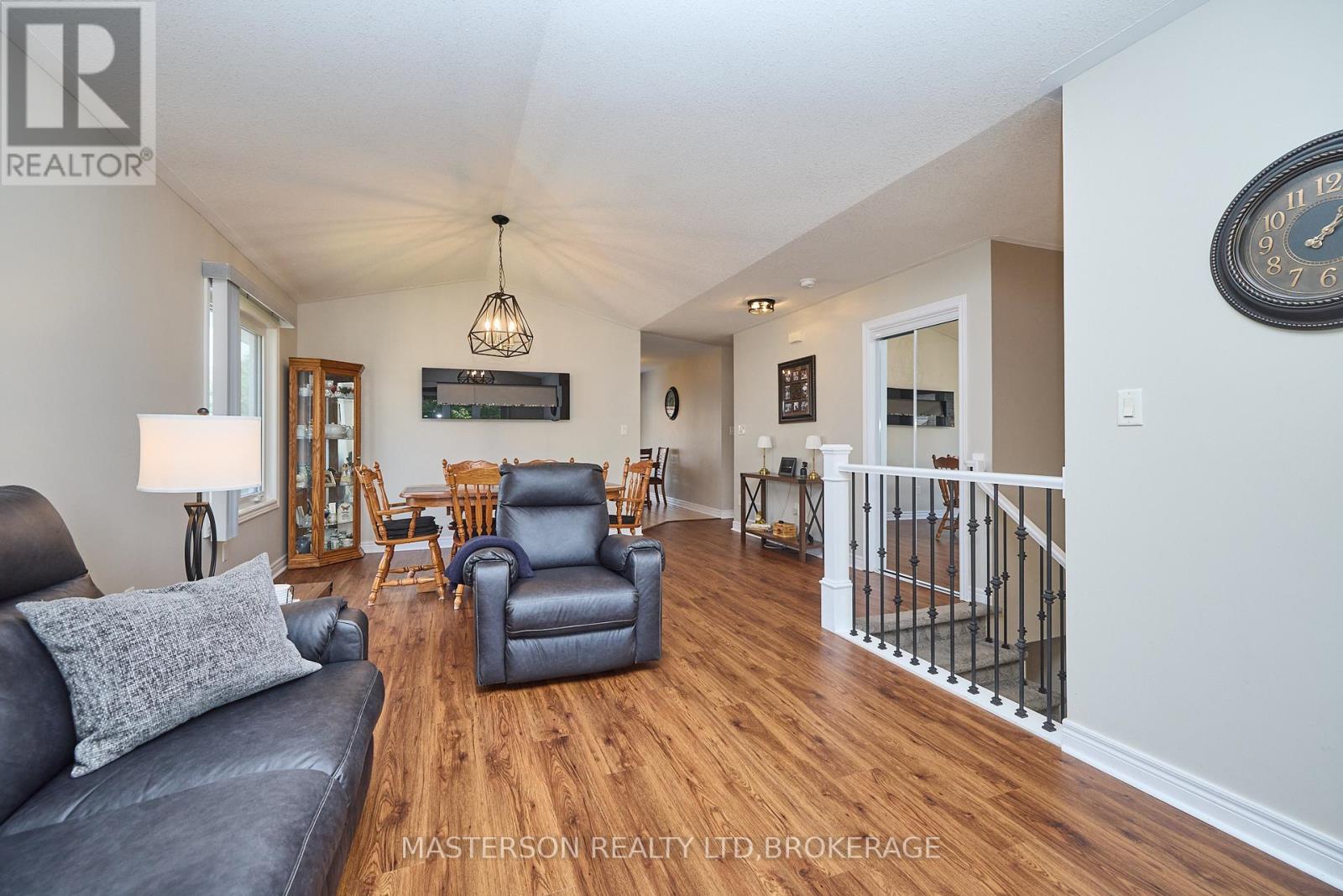 6906 Kelly Drive, Niagara Falls (Forestview), Ontario  L2H 3J7 - Photo 8 - X12430312
