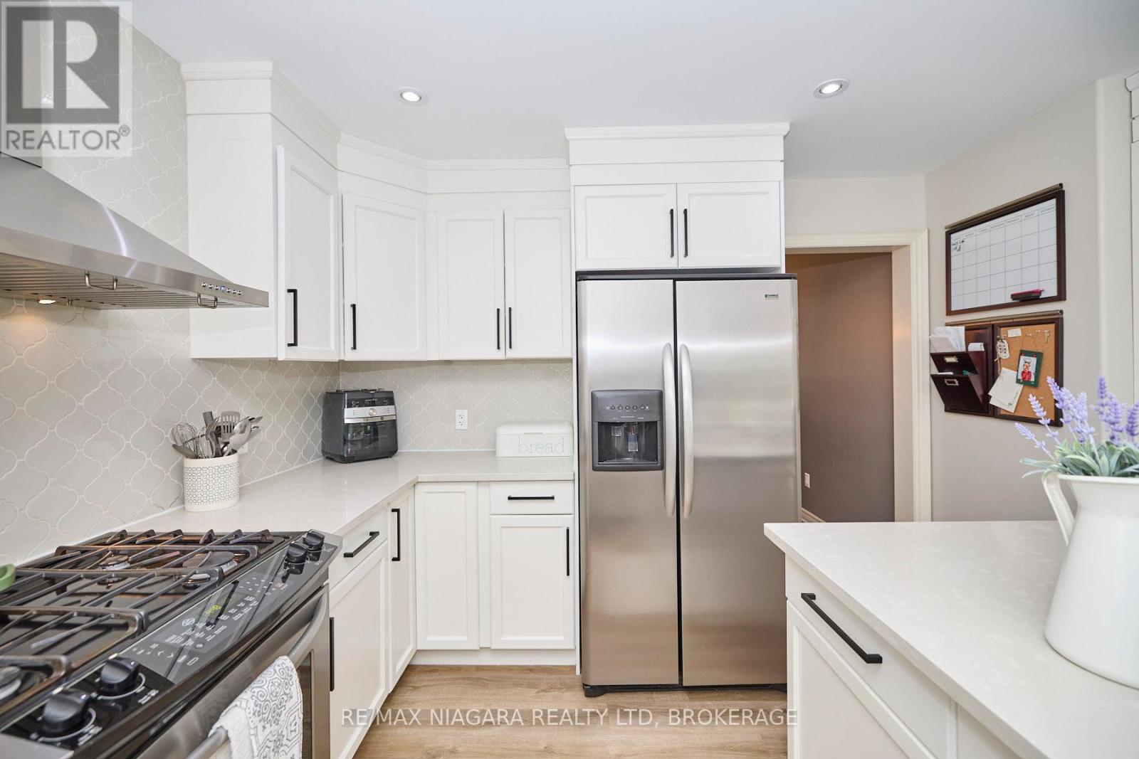 507 Carrie Avenue, Fort Erie, Ontario  L0S 1N0 - Photo 12 - X12430324