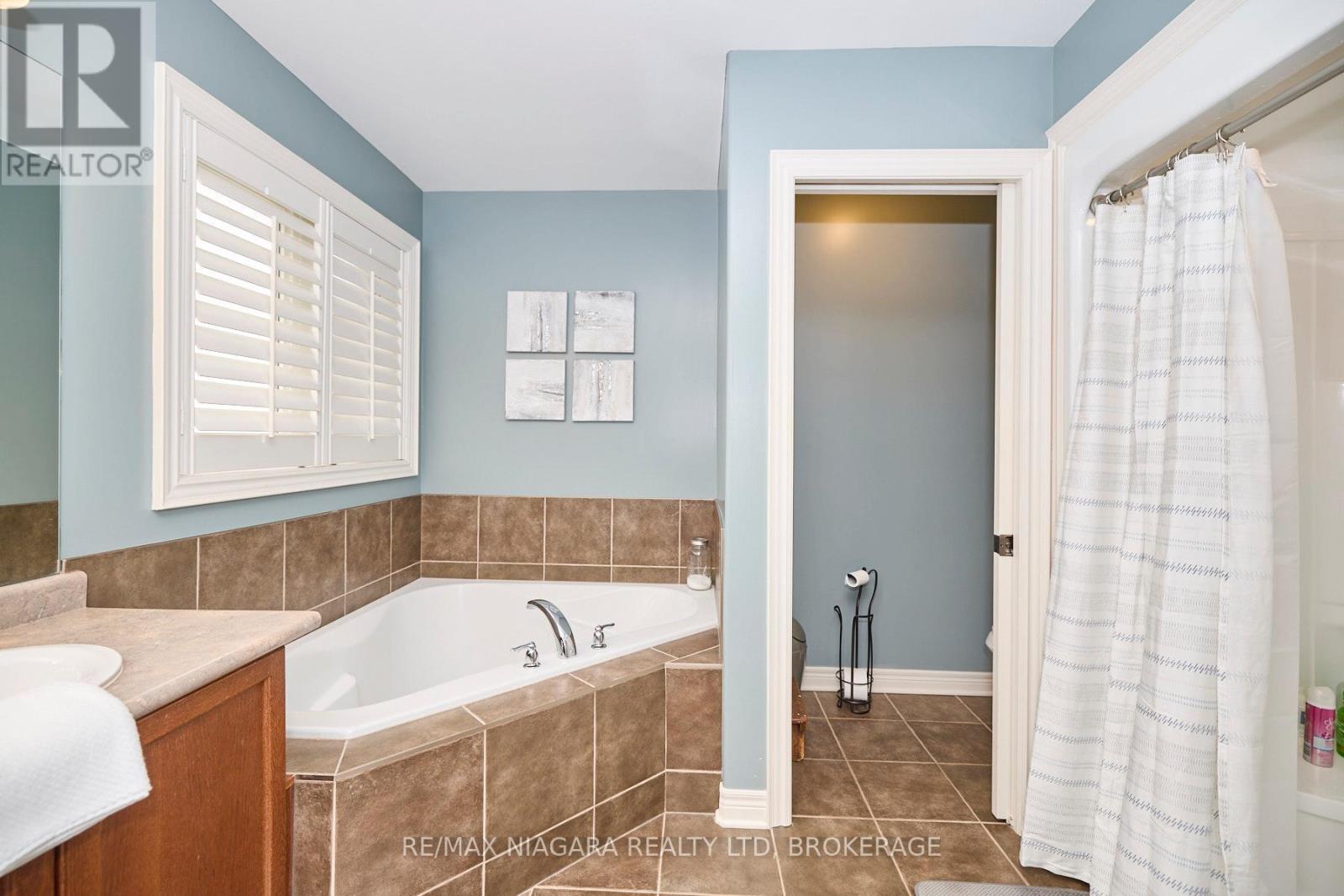 507 Carrie Avenue, Fort Erie, Ontario  L0S 1N0 - Photo 24 - X12430324