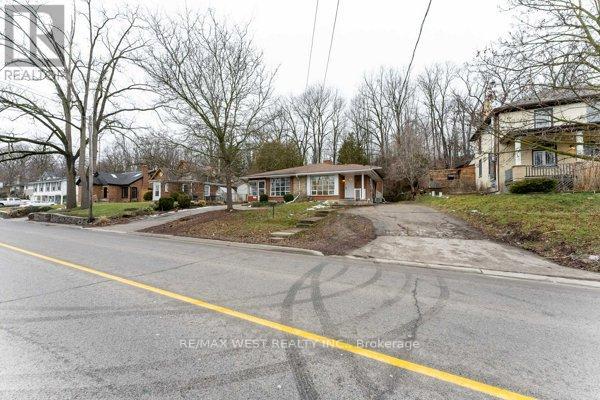 368 Fountain Street S, Cambridge, Ontario  N3H 1J3 - Photo 2 - X12430286