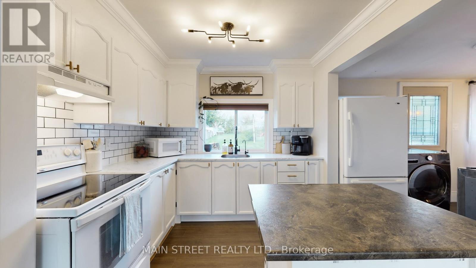 32 Rhodes Avenue, Kawartha Lakes, Ontario  L0C 1G0 - Photo 15 - X12430289