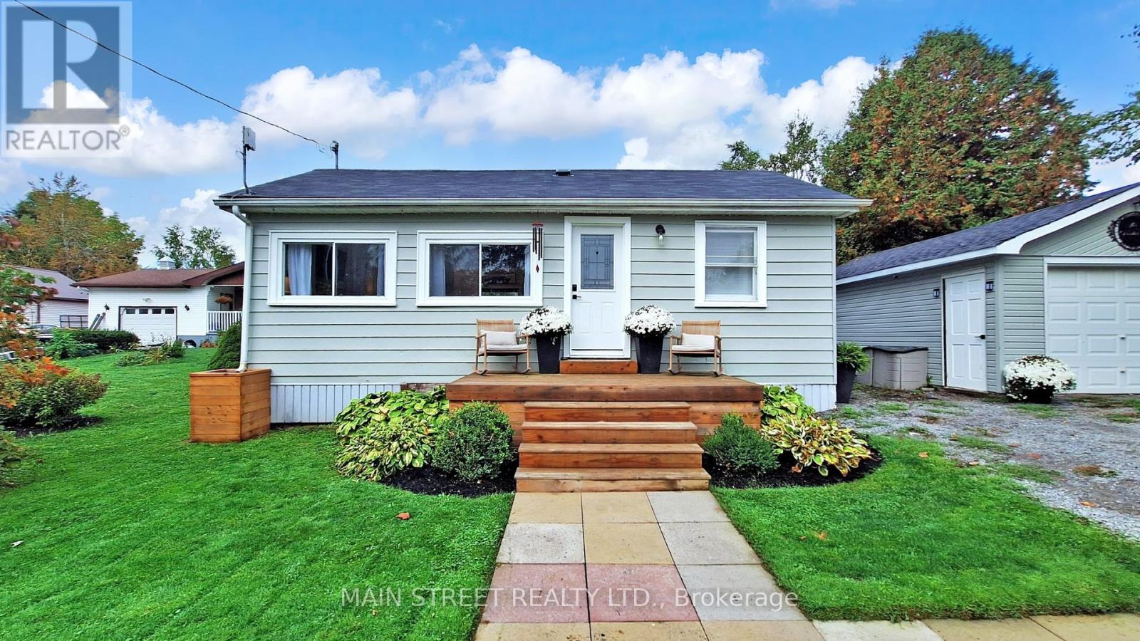 32 Rhodes Avenue, Kawartha Lakes, Ontario  L0C 1G0 - Photo 3 - X12430289