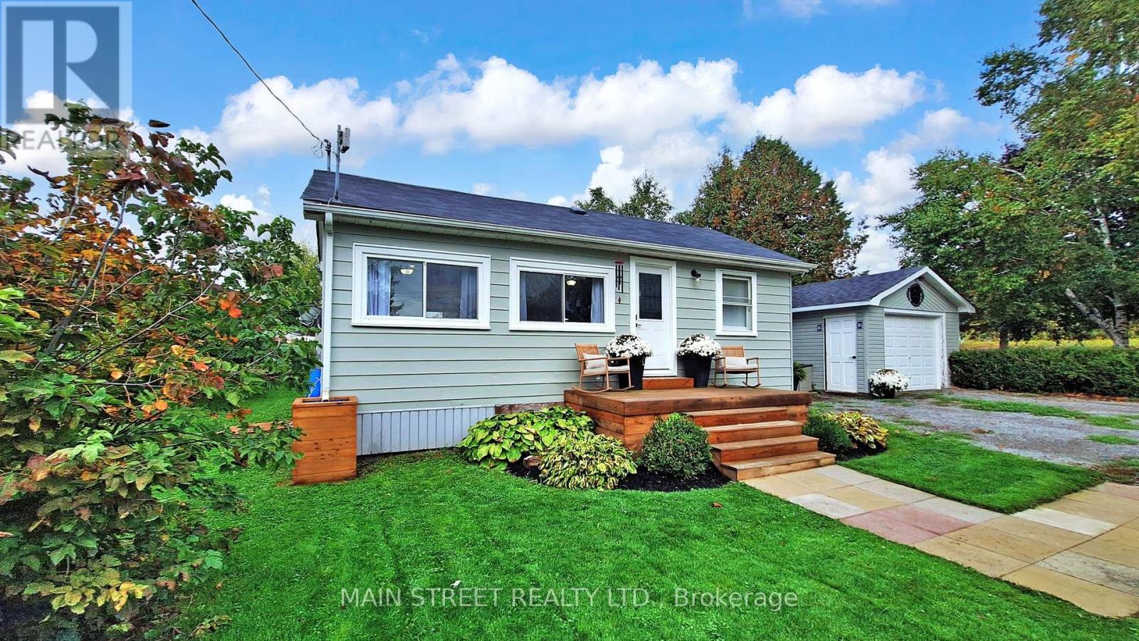 32 Rhodes Avenue, Kawartha Lakes, Ontario  L0C 1G0 - Photo 4 - X12430289