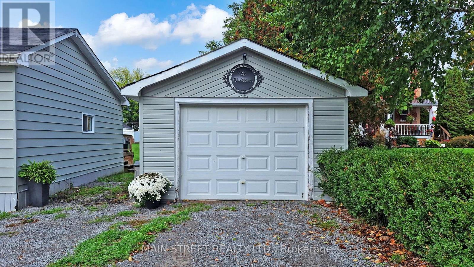 32 Rhodes Avenue, Kawartha Lakes, Ontario  L0C 1G0 - Photo 7 - X12430289