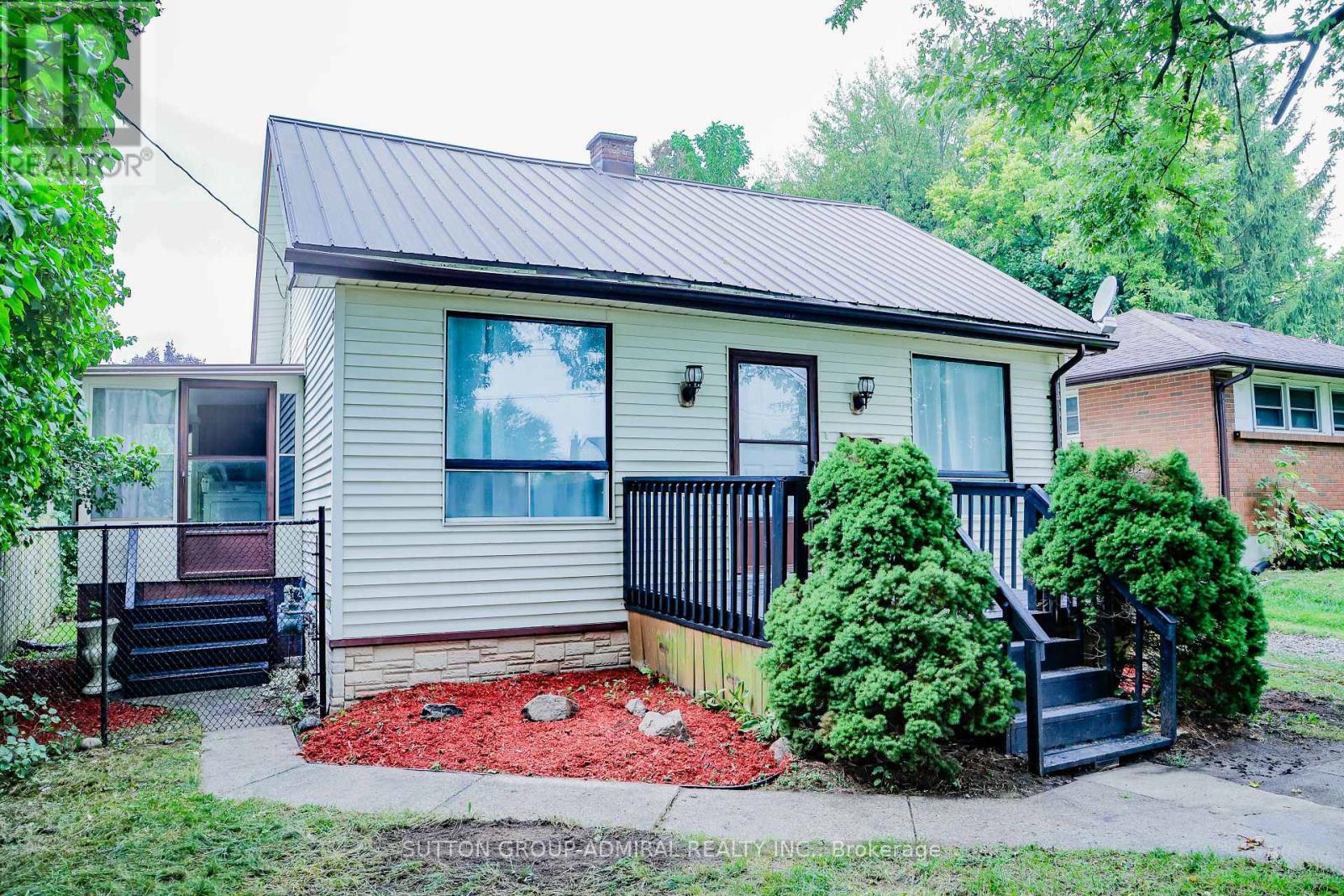 383 Edmonton Street, London East, Ontario  N5W 4Y6 - Photo 1 - X12430302