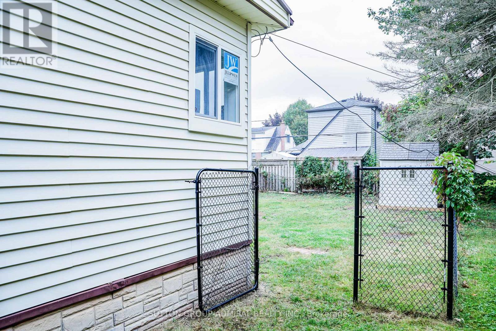 383 Edmonton Street, London East, Ontario  N5W 4Y6 - Photo 13 - X12430302