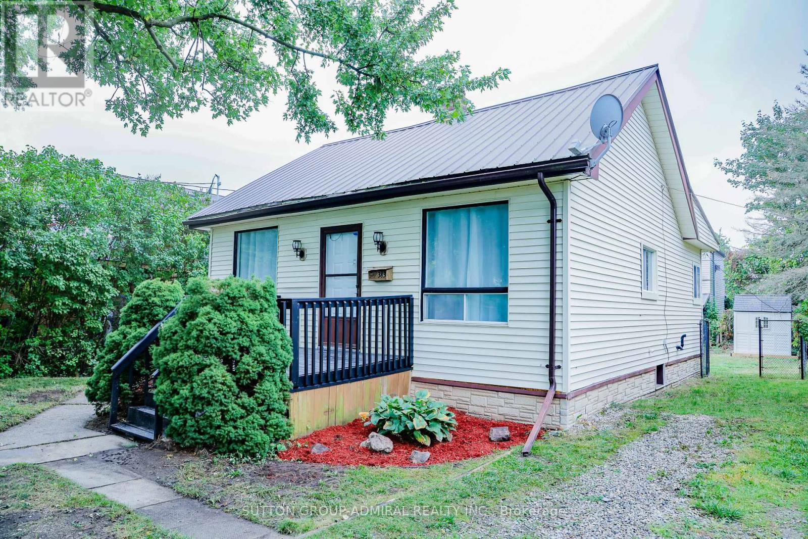 383 Edmonton Street, London East, Ontario  N5W 4Y6 - Photo 2 - X12430302