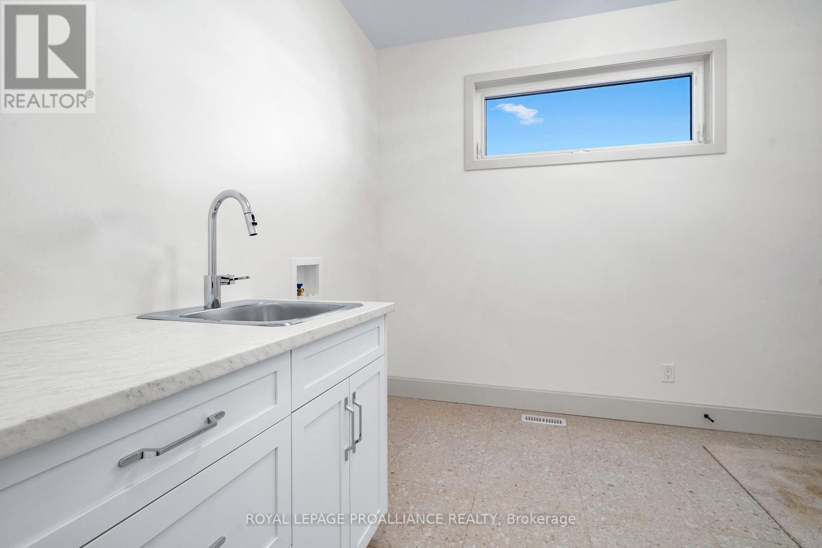 152 Sienna Avenue, Belleville (Belleville Ward), Ontario  K8P 0J6 - Photo 21 - X12407498