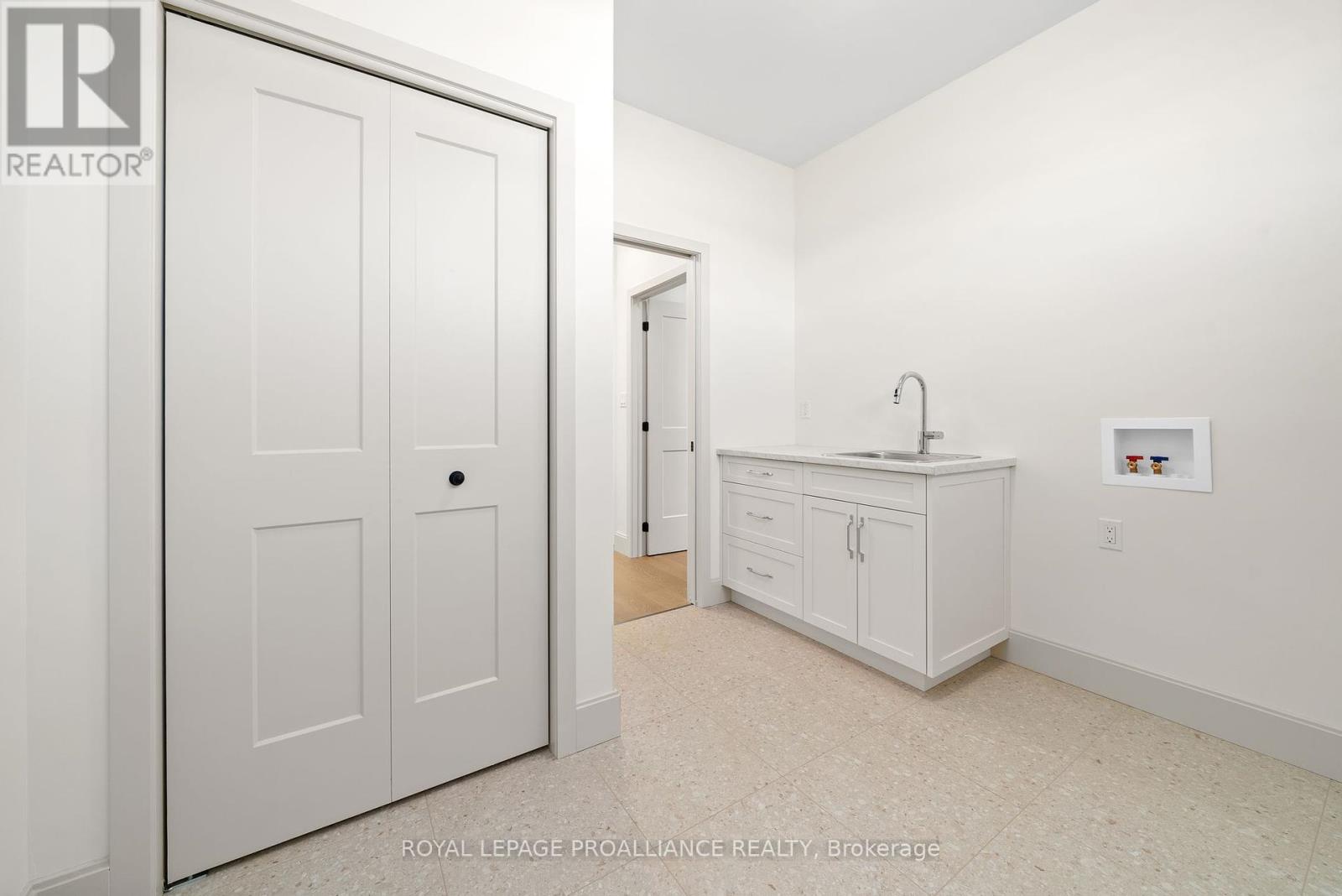 152 Sienna Avenue, Belleville (Belleville Ward), Ontario  K8P 0J6 - Photo 22 - X12407498