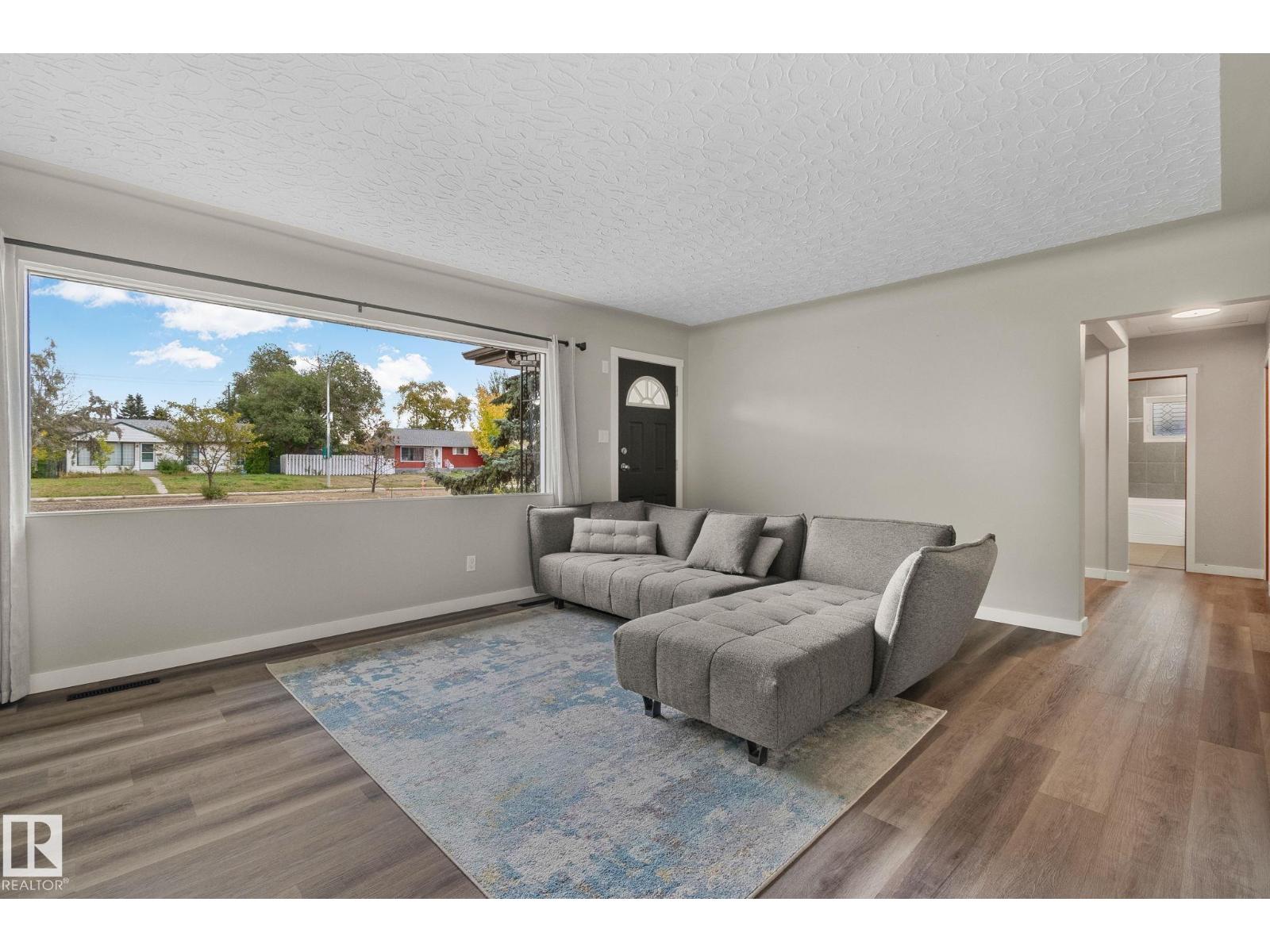 10324 50 St Nw, Edmonton, Alberta  T6A 2C4 - Photo 2 - E4459583