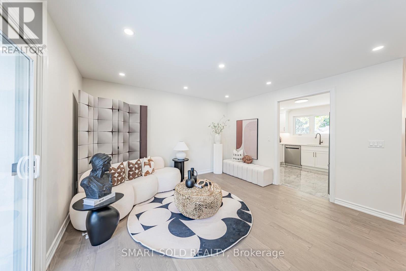 158 Park Avenue, Newmarket, Ontario  L3Y 1V1 - Photo 18 - N12430307