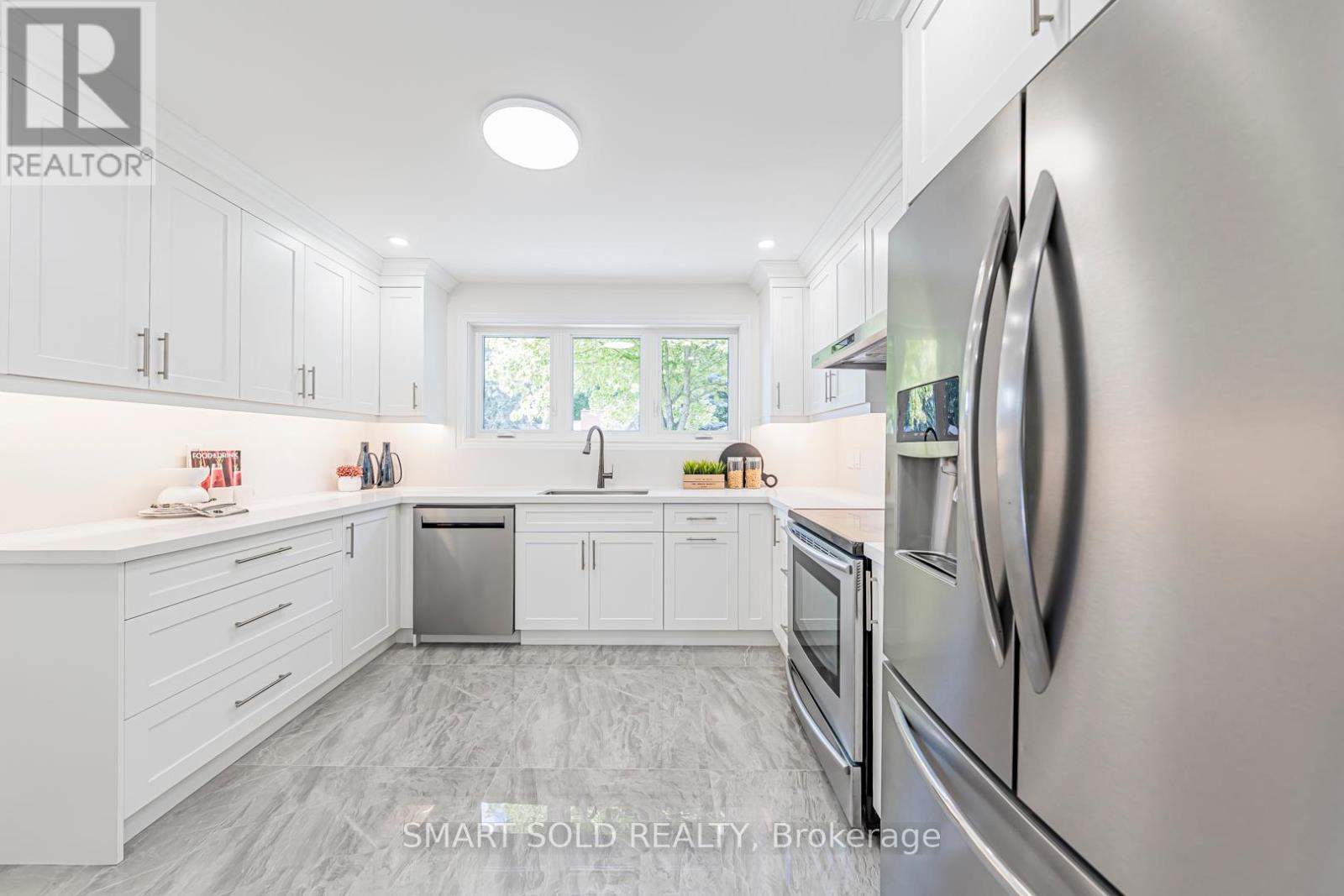 158 Park Avenue, Newmarket, Ontario  L3Y 1V1 - Photo 24 - N12430307