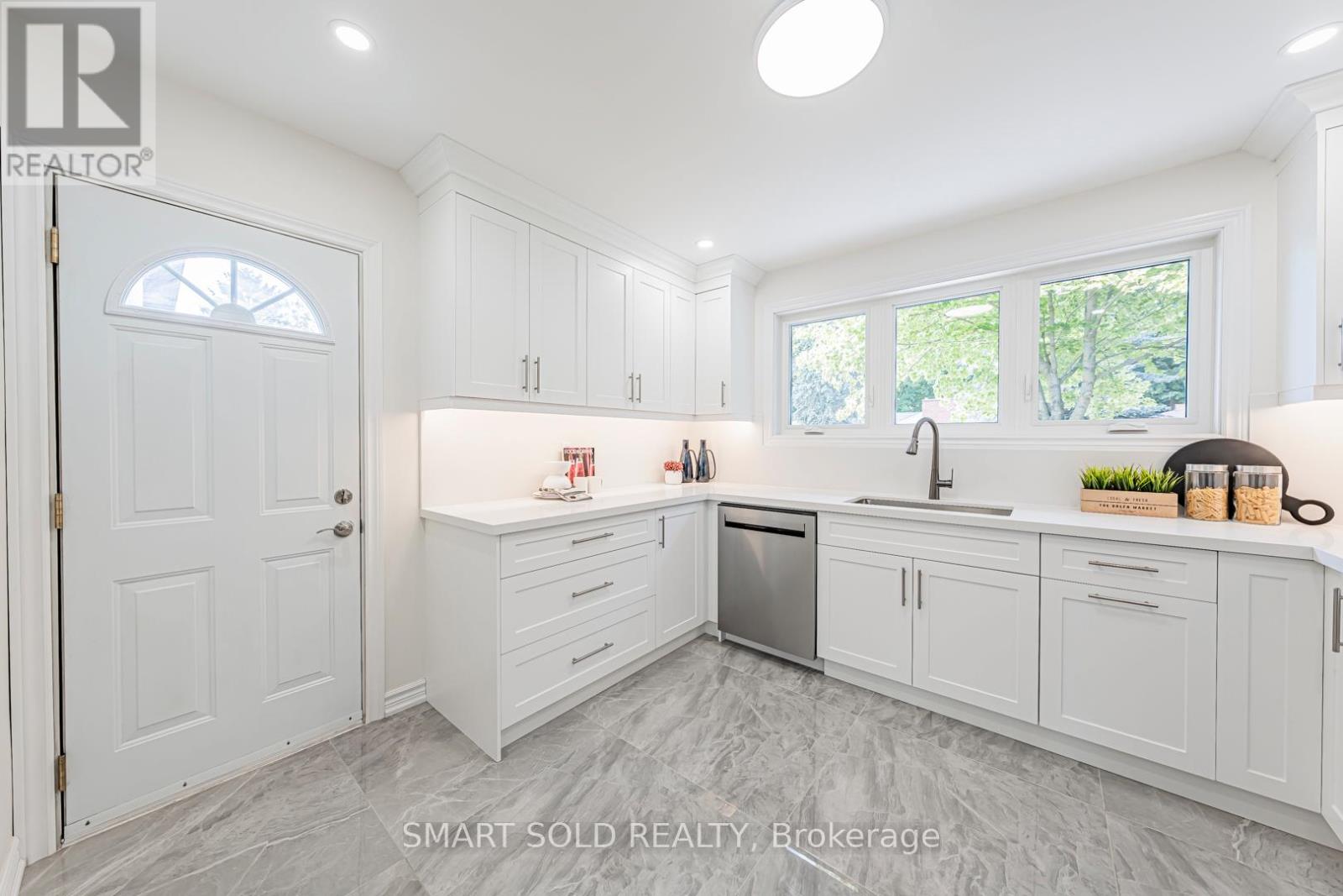 158 Park Avenue, Newmarket, Ontario  L3Y 1V1 - Photo 25 - N12430307