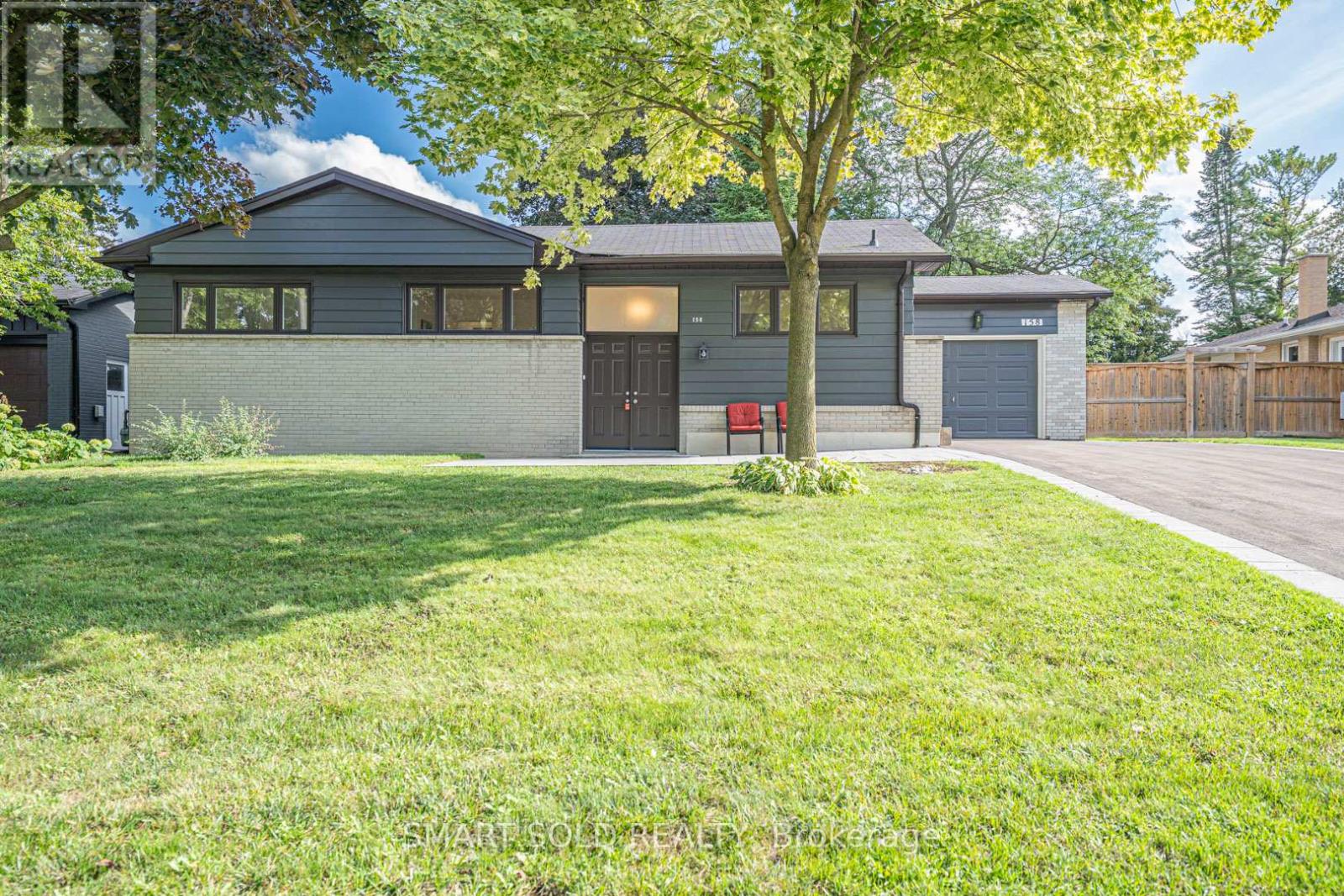 158 Park Avenue, Newmarket, Ontario  L3Y 1V1 - Photo 3 - N12430307