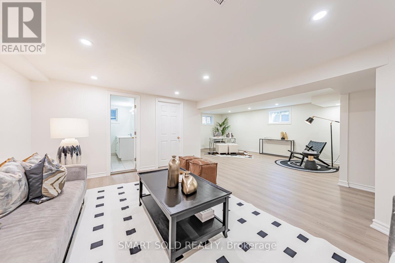158 Park Avenue, Newmarket, Ontario  L3Y 1V1 - Photo 48 - N12430307