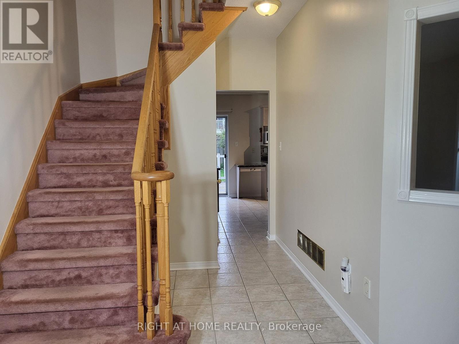 1964 Emerald Court, Innisfil, Ontario  L9S 2A1 - Photo 2 - N12430328