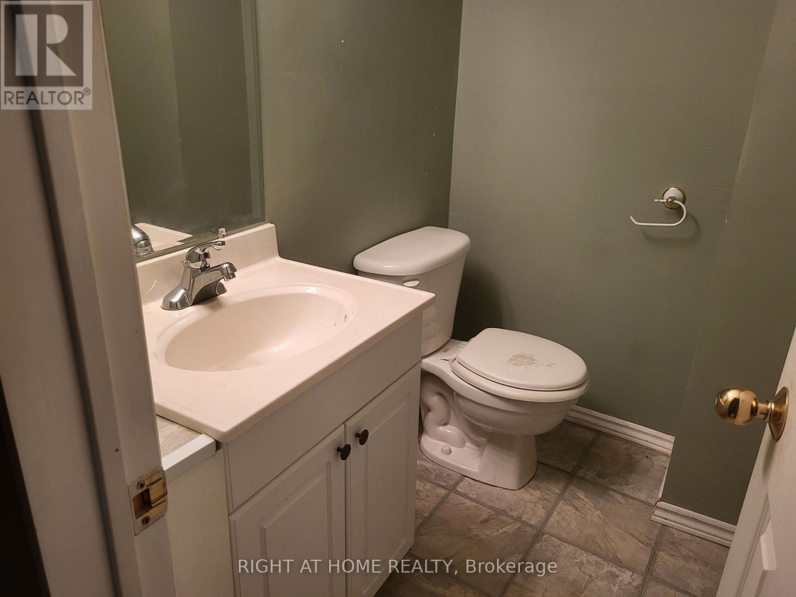 1964 Emerald Court, Innisfil, Ontario  L9S 2A1 - Photo 20 - N12430328