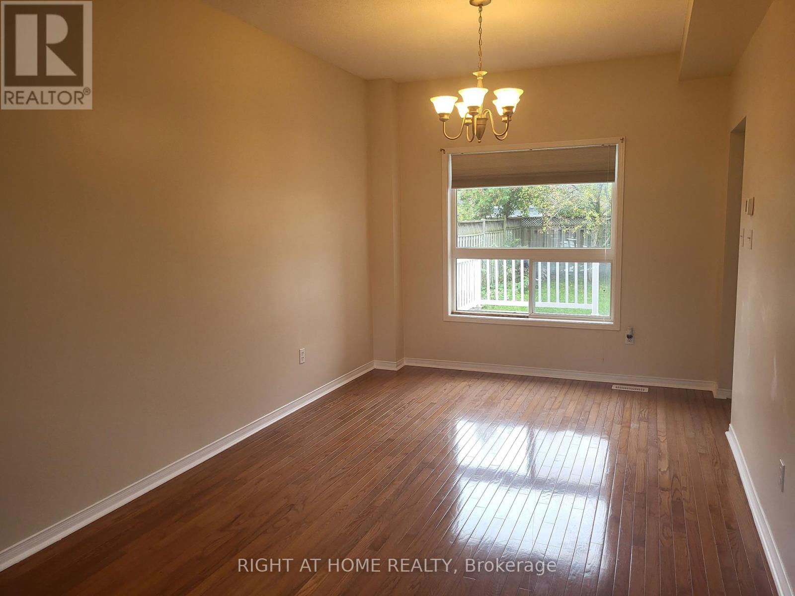 1964 Emerald Court, Innisfil, Ontario  L9S 2A1 - Photo 4 - N12430328