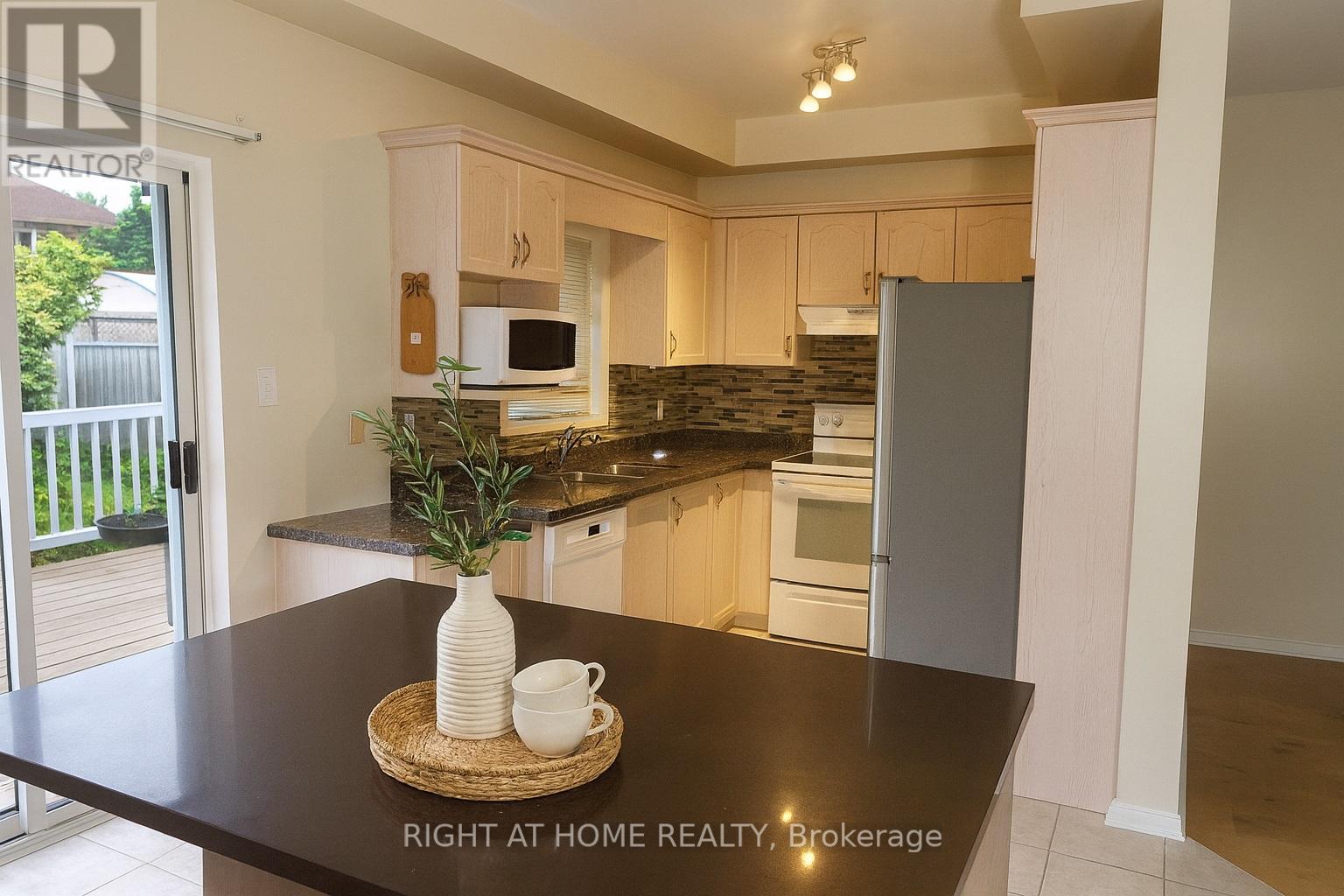 1964 Emerald Court, Innisfil, Ontario  L9S 2A1 - Photo 6 - N12430328