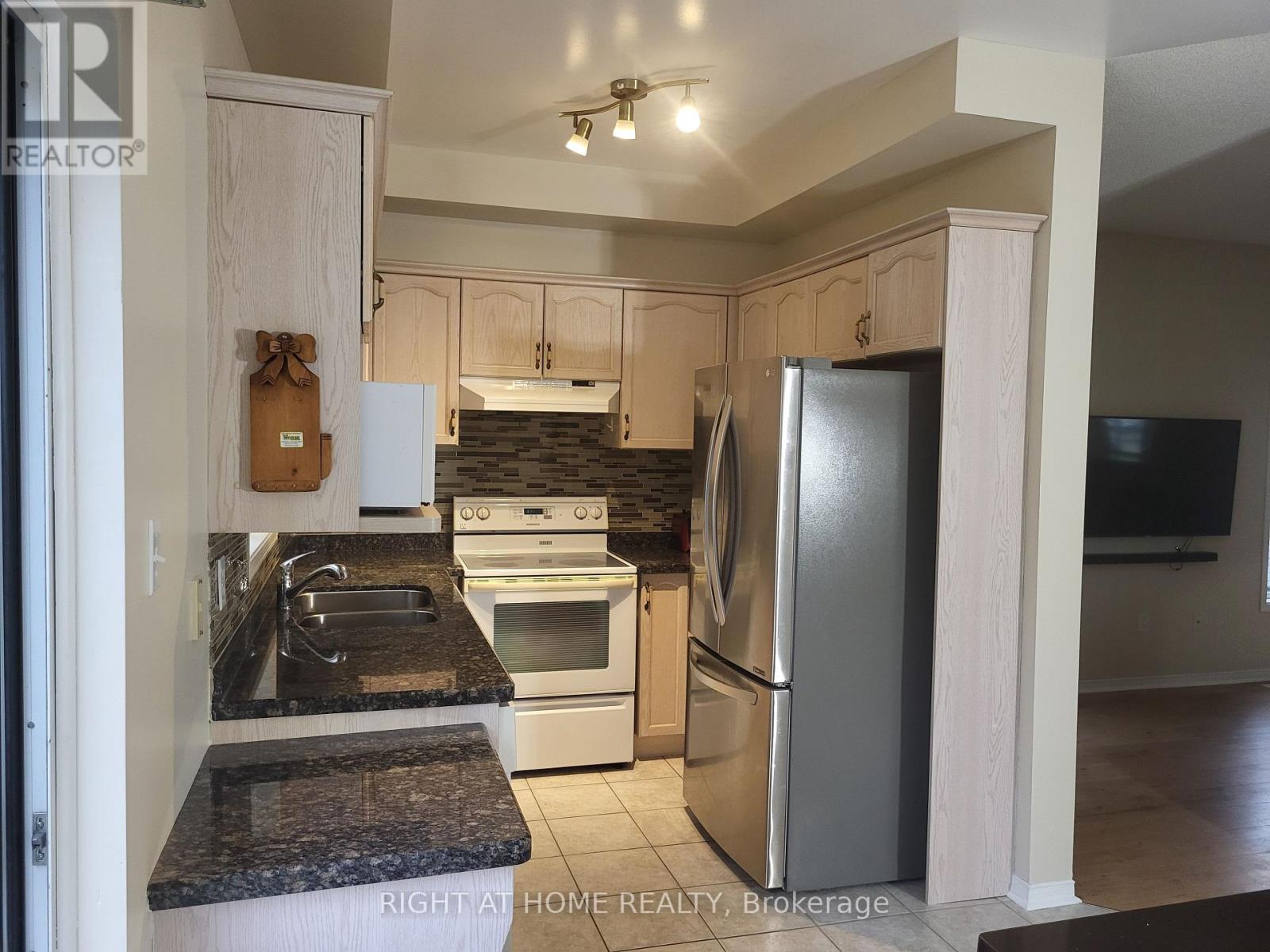 1964 Emerald Court, Innisfil, Ontario  L9S 2A1 - Photo 7 - N12430328