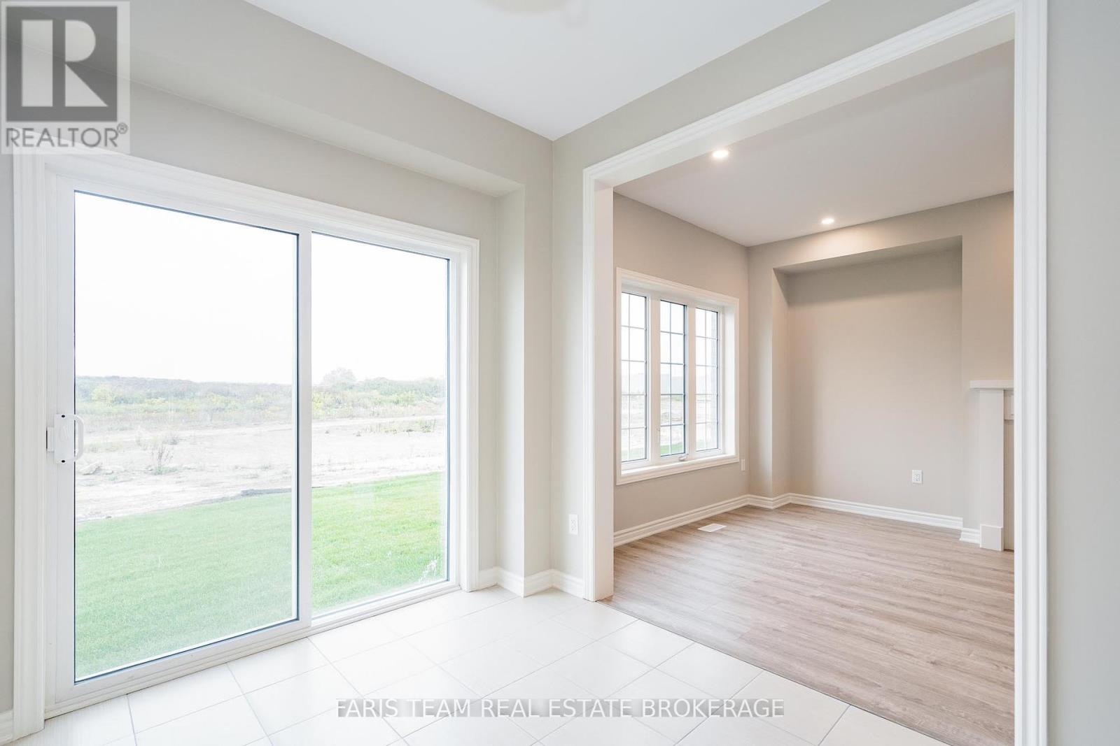 276 Springfield Crescent, Clearview, Ontario  L0M 1S0 - Photo 12 - S12430317