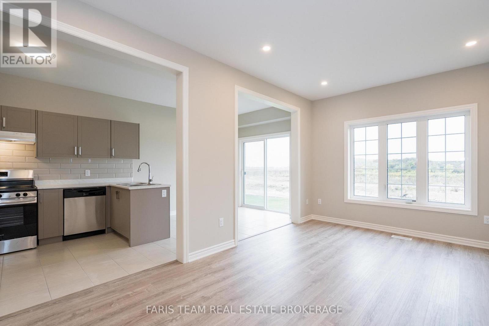 276 Springfield Crescent, Clearview, Ontario  L0M 1S0 - Photo 15 - S12430317