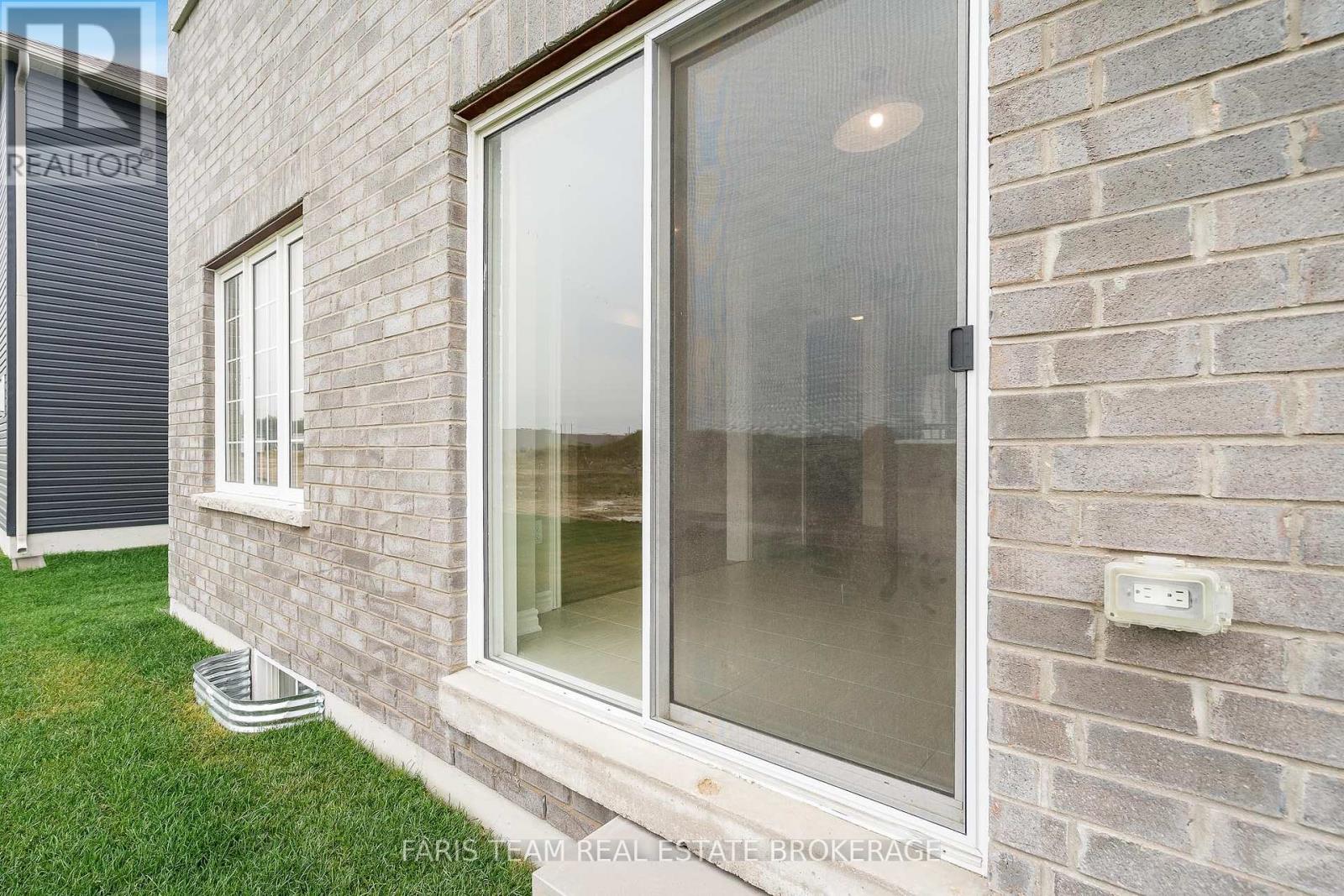 276 Springfield Crescent, Clearview, Ontario  L0M 1S0 - Photo 26 - S12430317
