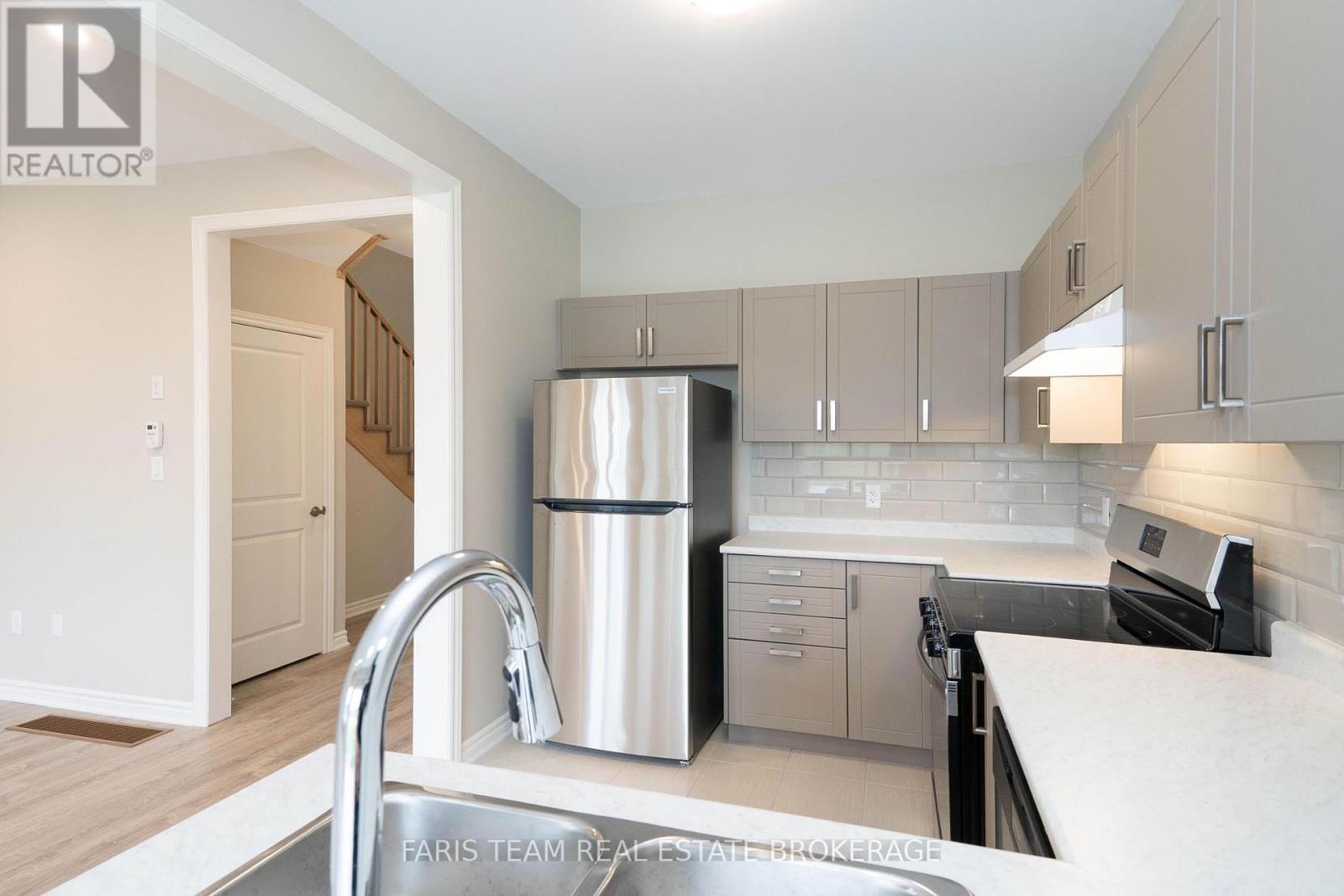 276 Springfield Crescent, Clearview, Ontario  L0M 1S0 - Photo 9 - S12430317