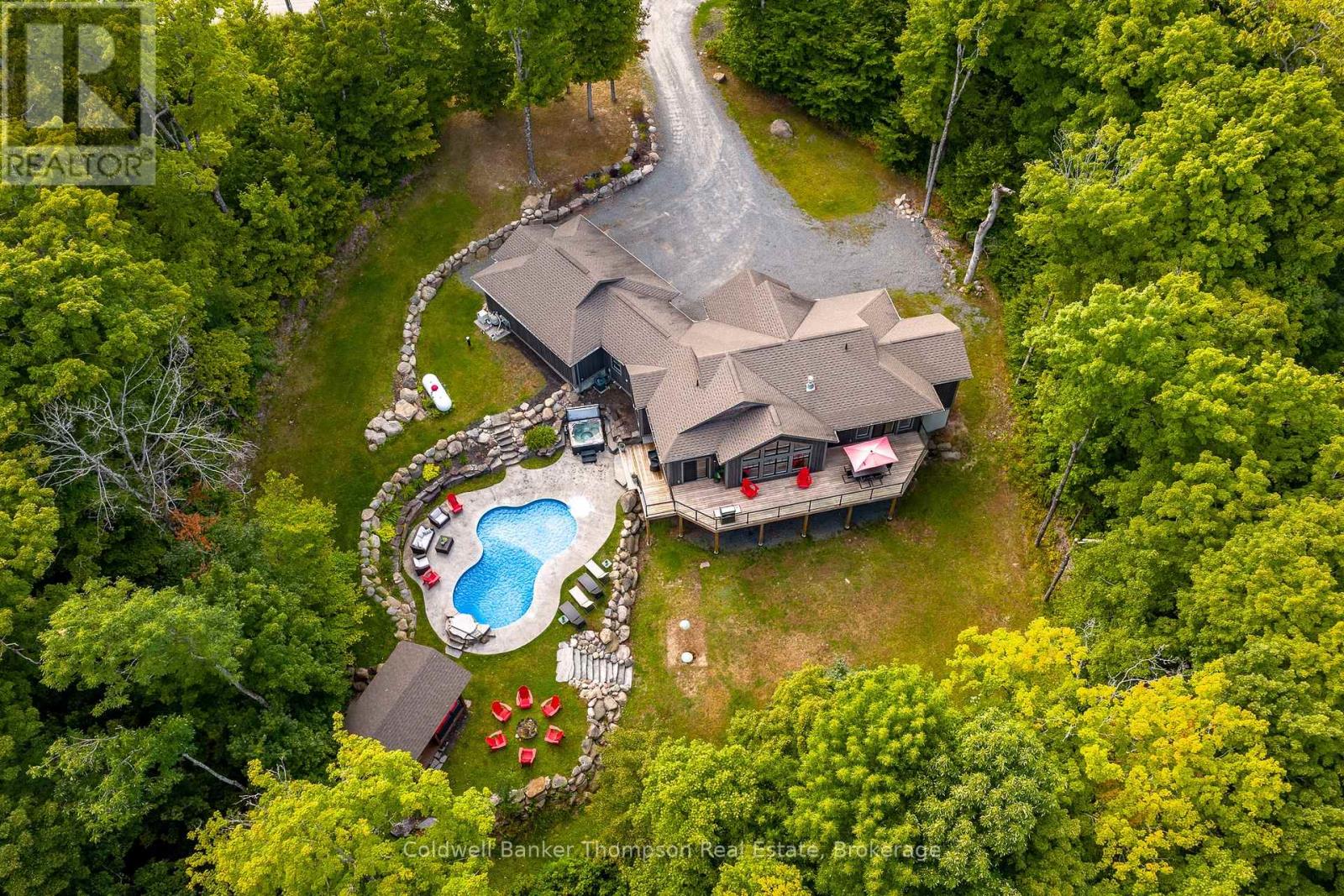 15 Forest Hill Lane, Huntsville, Ontario  P1H 2N5 - Photo 1 - X12360160