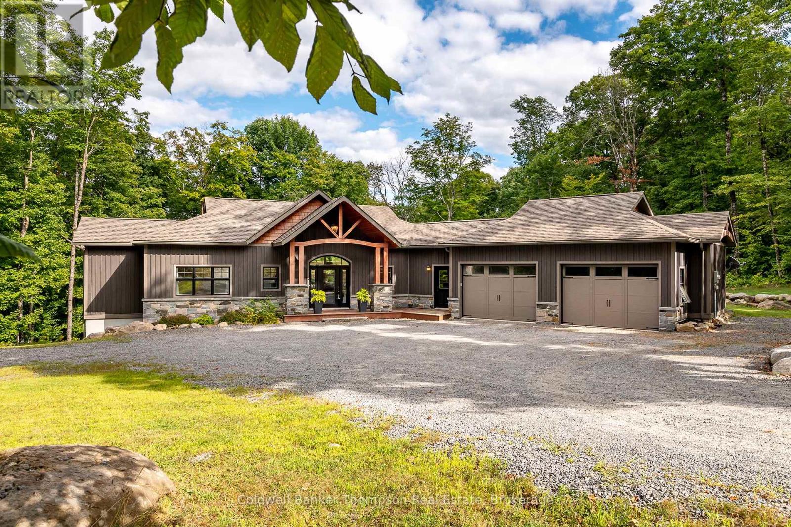15 Forest Hill Lane, Huntsville, Ontario  P1H 2N5 - Photo 2 - X12360160