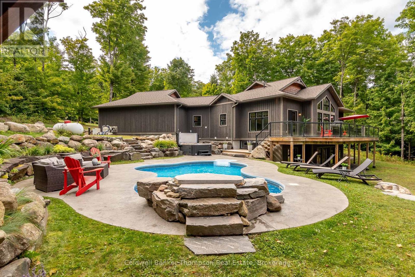 15 Forest Hill Lane, Huntsville, Ontario  P1H 2N5 - Photo 3 - X12360160