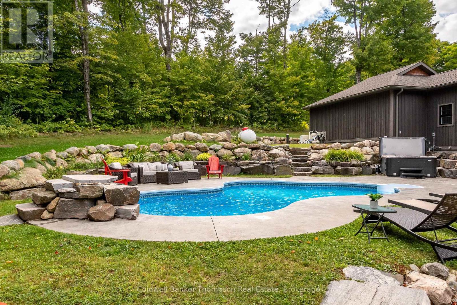 15 Forest Hill Lane, Huntsville, Ontario  P1H 2N5 - Photo 38 - X12360160