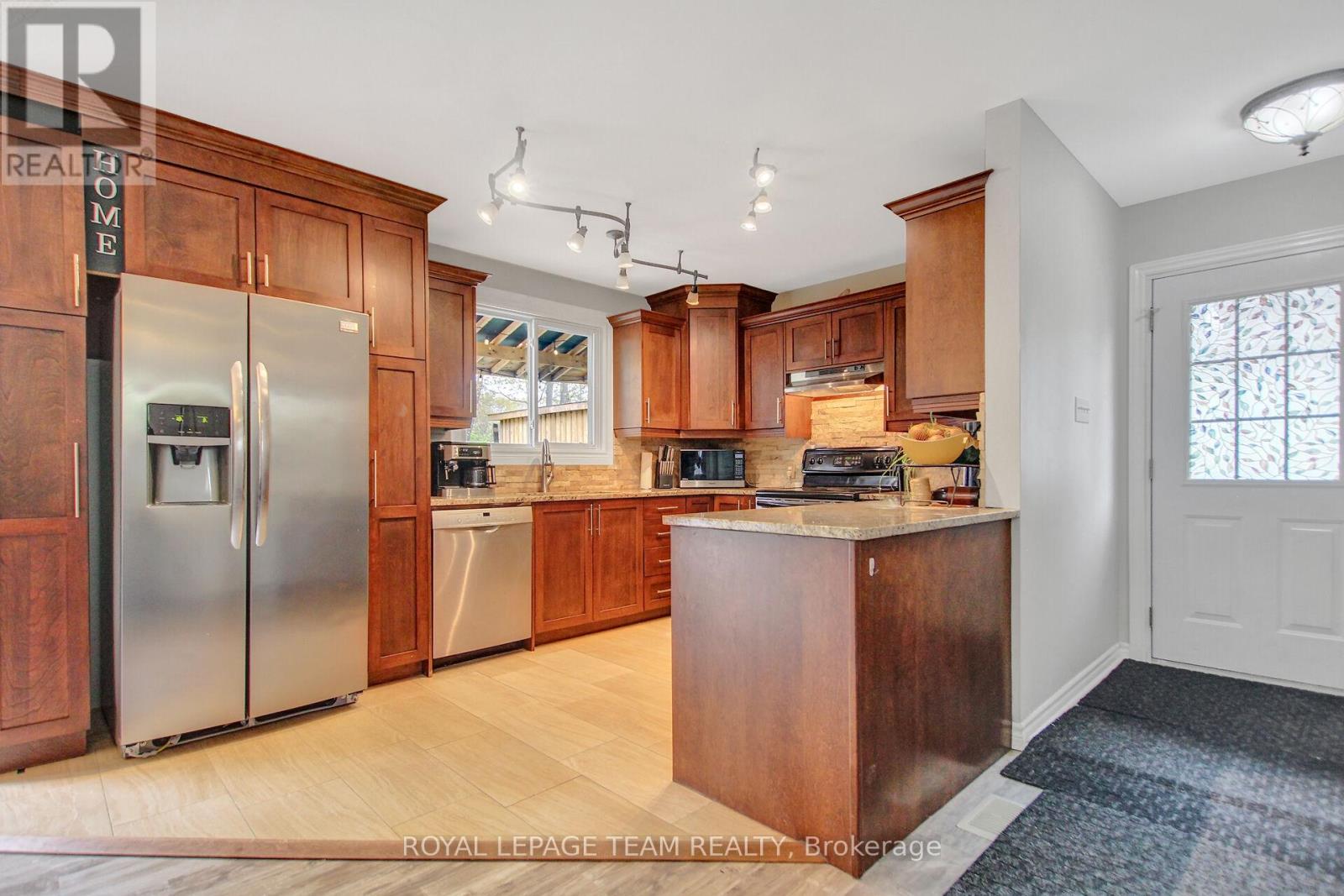 129 Spinnaker Way, Ottawa, Ontario  K0A 3M0 - Photo 4 - X12430352