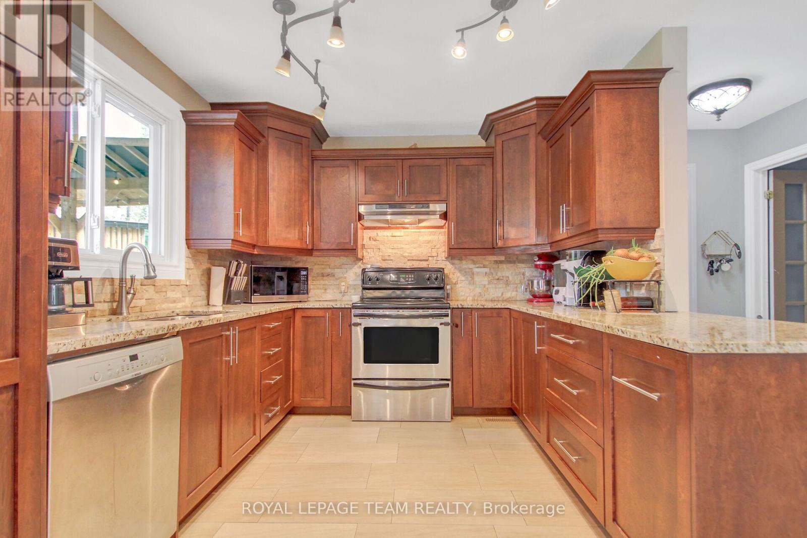 129 Spinnaker Way, Ottawa, Ontario  K0A 3M0 - Photo 5 - X12430352