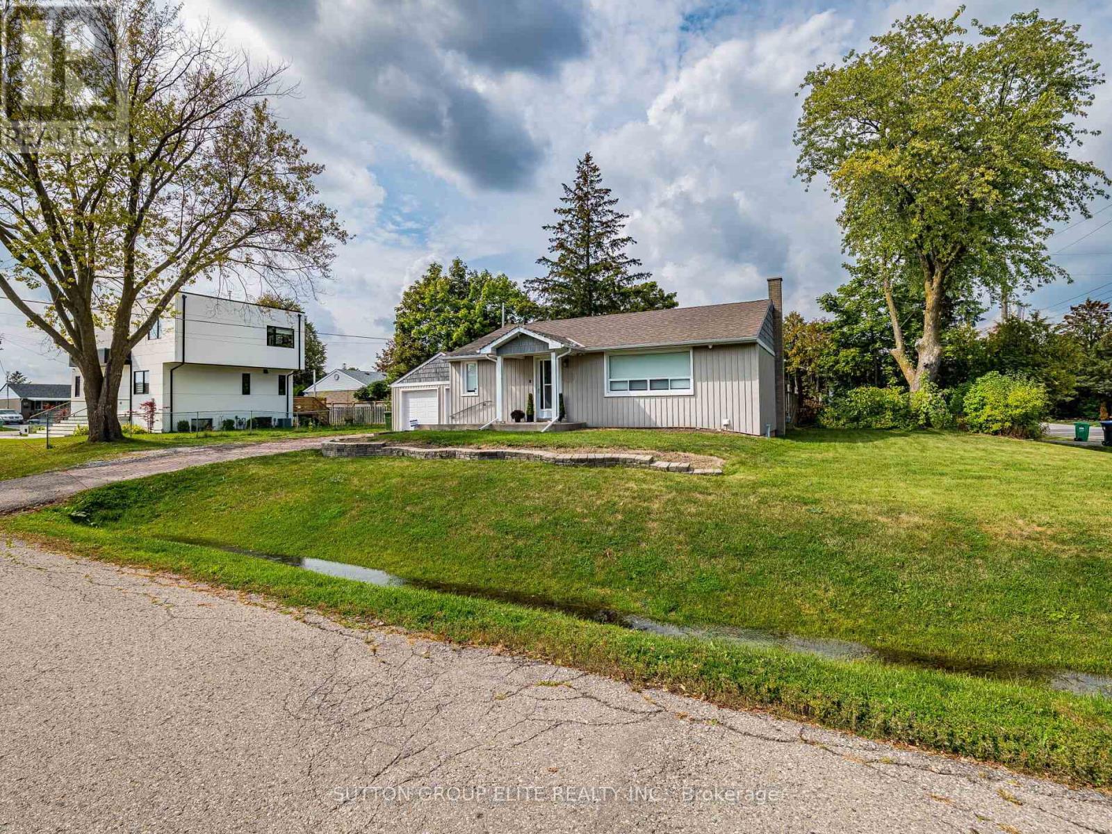 107 Martha Street N, Caledon, Ontario  L7E 4X5 - Photo 2 - W12430313