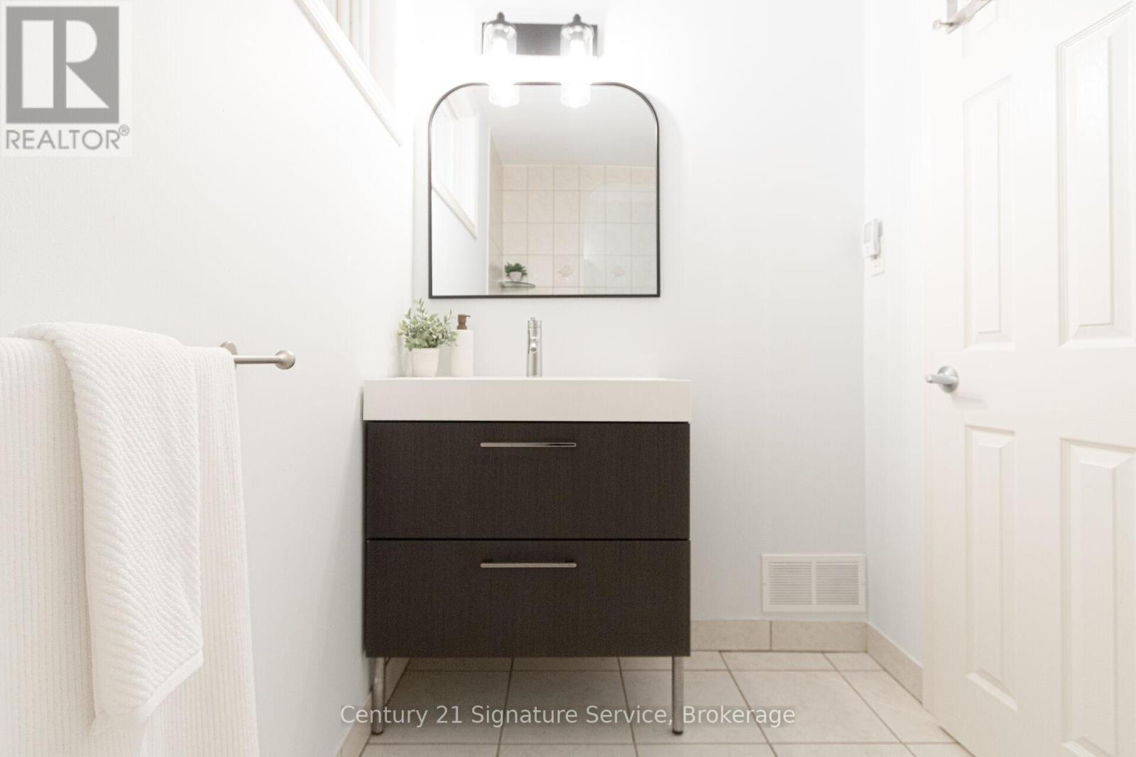 24 Joymar Drive, Mississauga, Ontario  L5M 1E9 - Photo 37 - W12430336