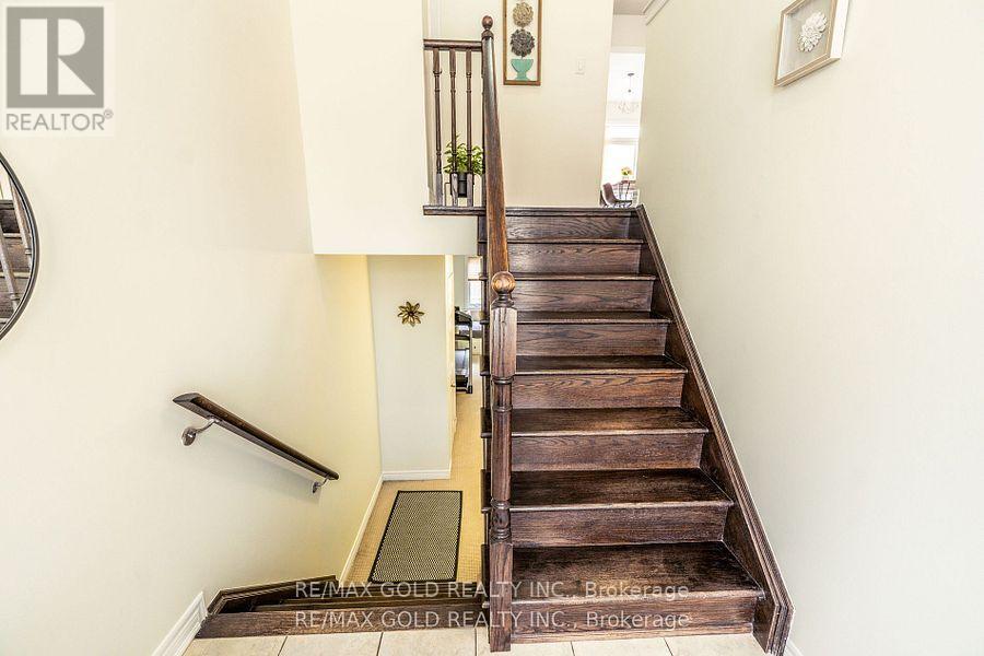 34 Rockbrook Trail, Brampton, Ontario  L7A 4H8 - Photo 10 - W12430341