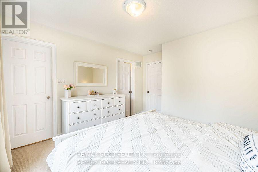 34 Rockbrook Trail, Brampton, Ontario  L7A 4H8 - Photo 13 - W12430341
